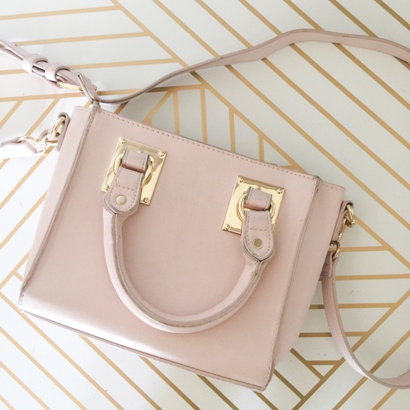 Forever 21 Handbags - Forever 21 Crossbody Bag